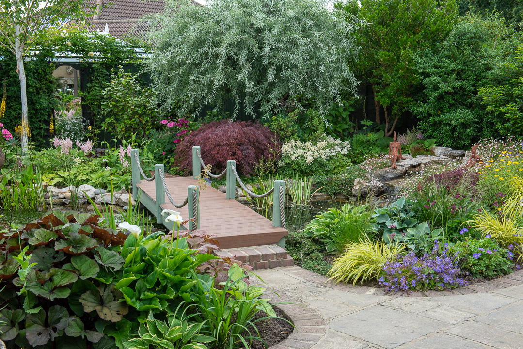 Jill’s Gorgeous Garden in June – Nicola Stocken